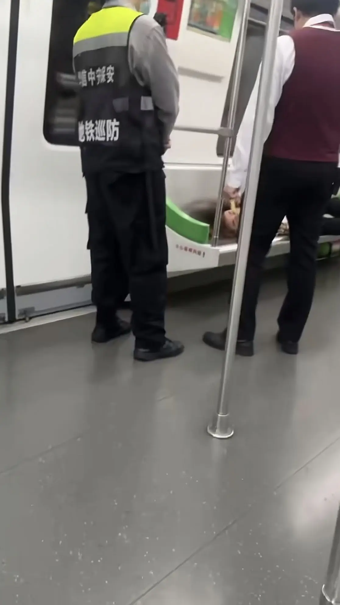 《南宁地铁黄毛飞机哥》-资源截图