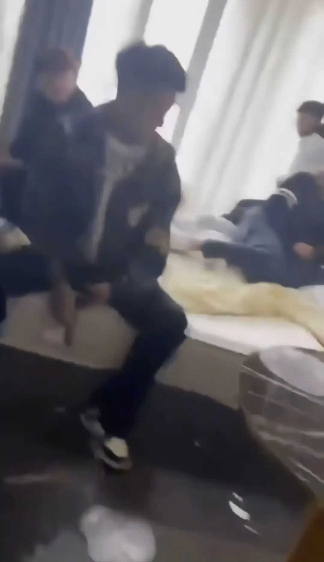 《吉林长春万达公寓精神小伙》-资源截图