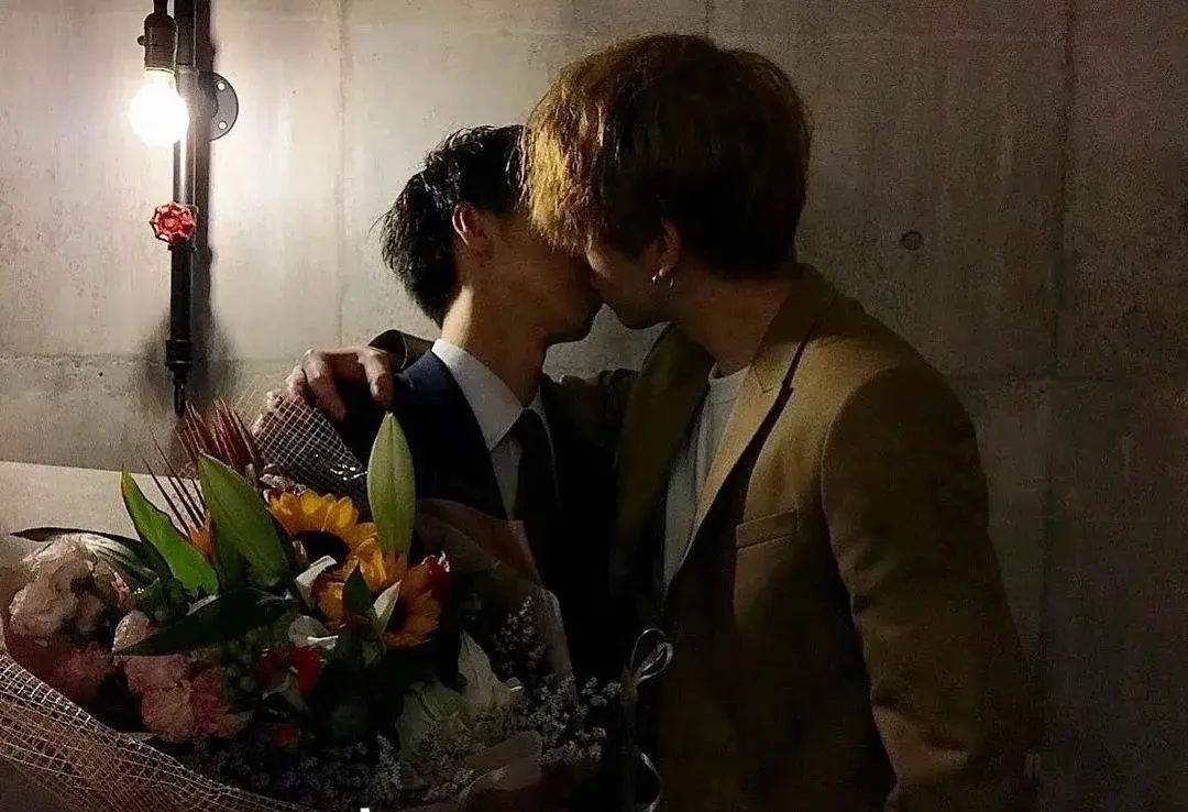 2025最新《花臂凉太 × 花臂老师：花臂夫妇》，4K超清、中文字幕、高清完整无删减版免费在线观看全集 — 探寻花臂夫妇刻骨铭心的爱情之旅